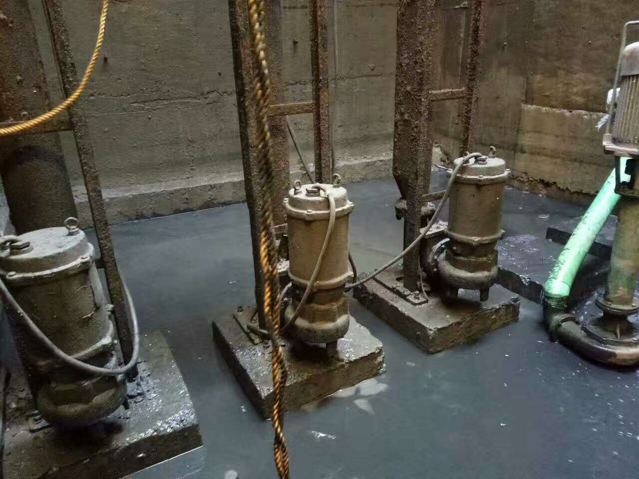 蒸湘污水池清理