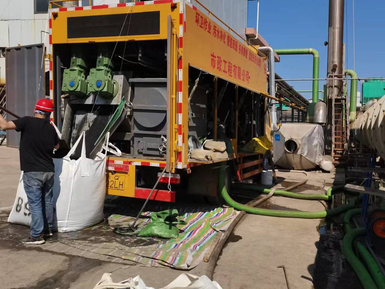 蒸湘淤泥压干处理